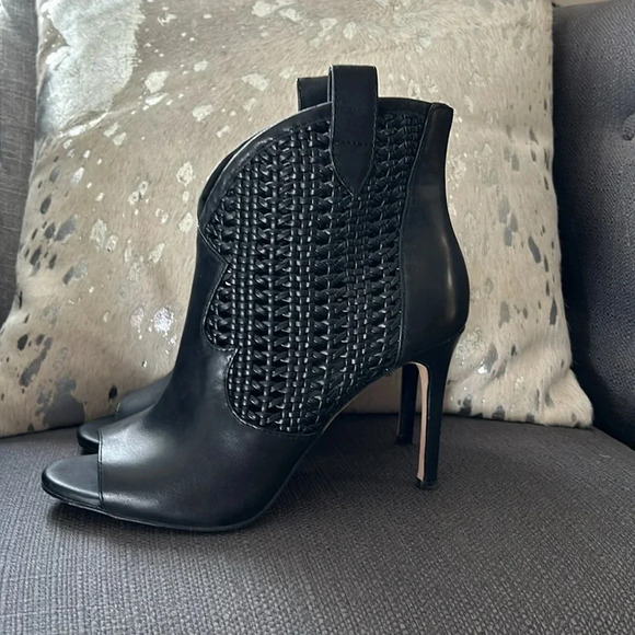 Jessica Simpson Black Leather Peep Toe Heels - Picture 4 of 7